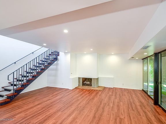 3rd image of 299 Grace Dr