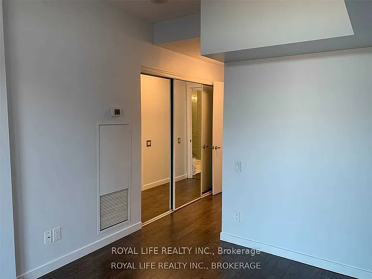 103 The Queensway #1204 — Photo 2