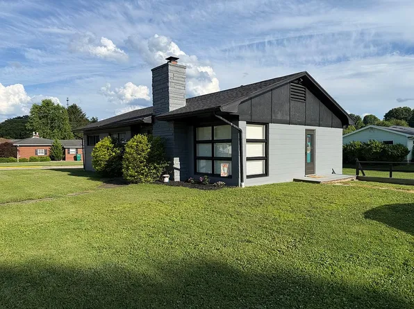 138 E 5th St, Williamstown, WV 26187