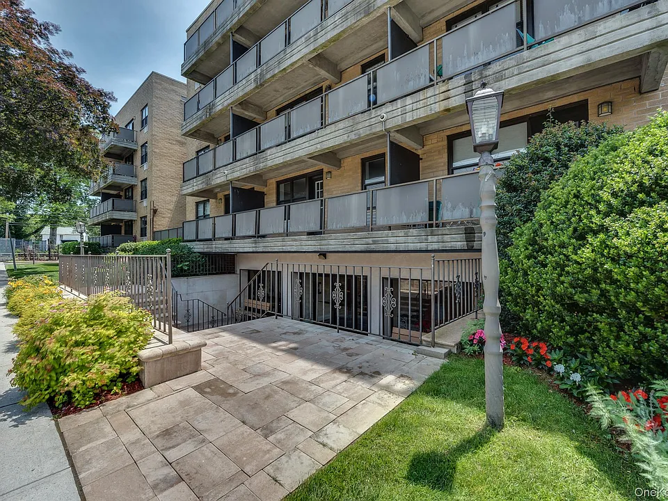 101 Jackson Ave #2J