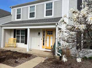 213 Hilltop Ln, Sleepy Hollow, IL 60118