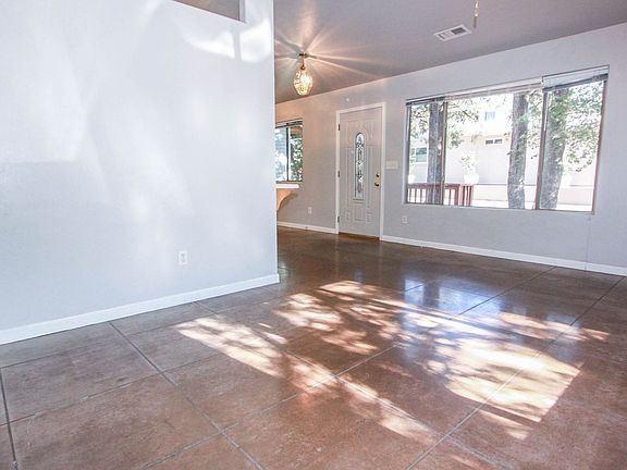 4th image of 202 S Robinson Dr #2
