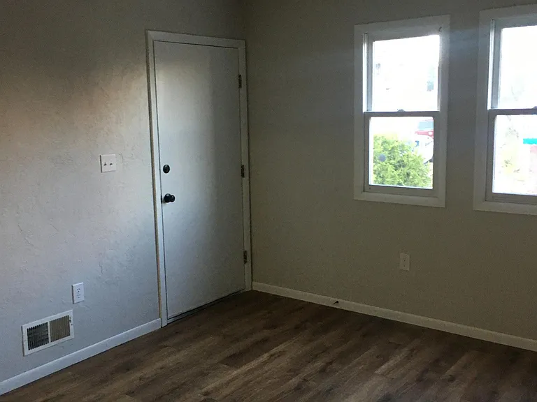 786 Hazelwood Ave — Photo 10