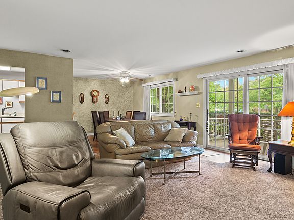 4th image of 9826 Parkway Dr #9826