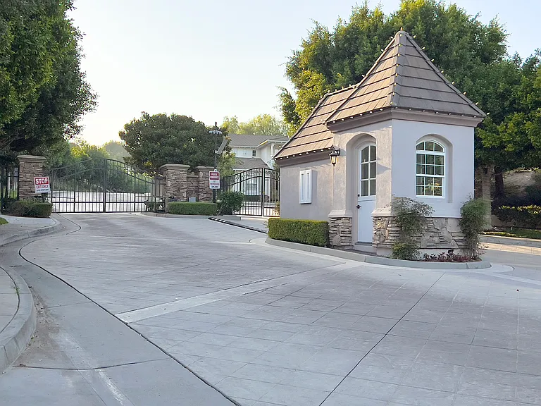 1461 W Harrison Ave — Photo 22