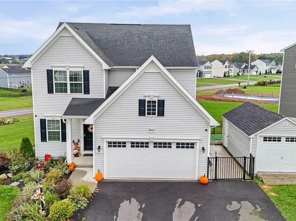275 Longleaf Ln, Macedon, NY 14502