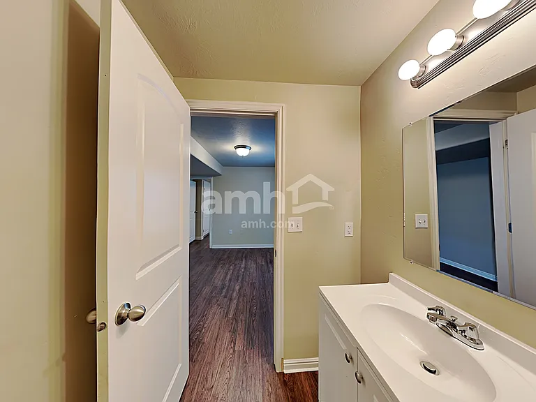 228 W Cedar Grove Ln — Photo 14