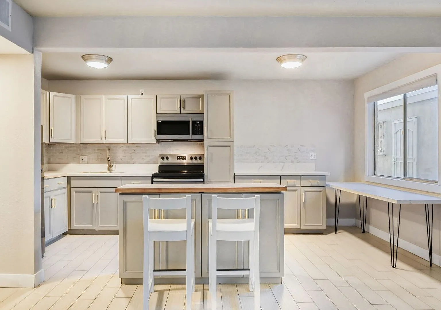 Move In Special - First Month's Rent Is Free - Upgraded 1 Bedroom Condo Near Freeway With Communi... — Photo 1