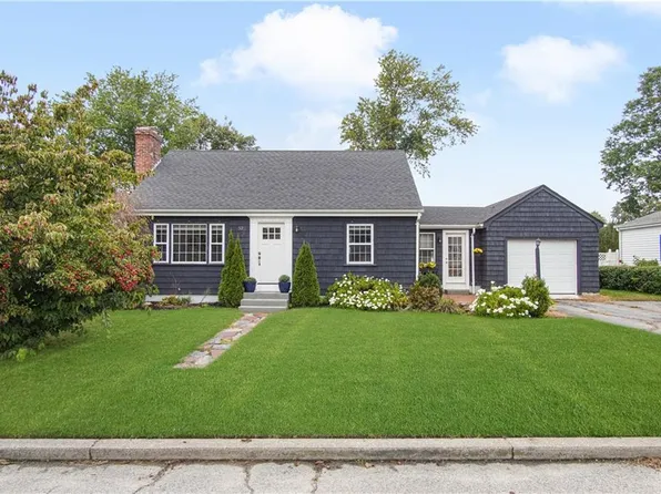 52 Fatima Dr, Warren, RI 02885