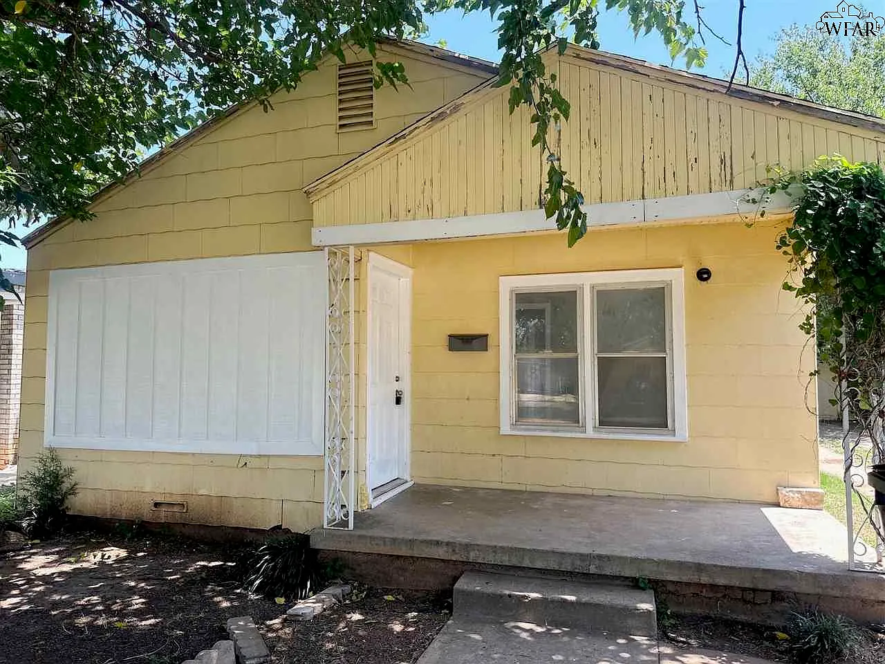 2 bed, 1.0 bath, 1008 sqft, $1,100 — Photo 2