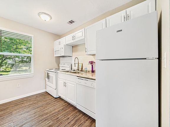 4th image of 1109-1113 W 10th St