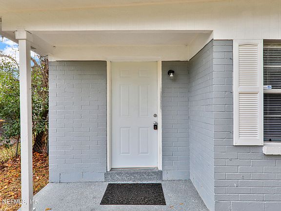 2nd image of 3322 Gilmore St