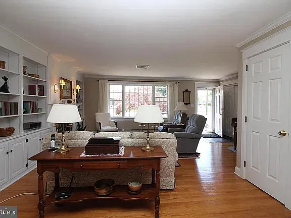 3 bed, 2.5 bath, 1804 sqft, $3,200 — Photo 3