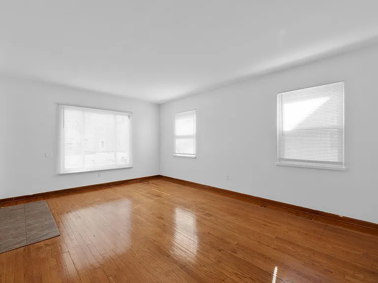 2883 Bremen St — Photo 6
