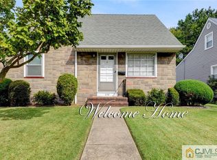 238 Clinton St, Woodbridge, NJ 07095