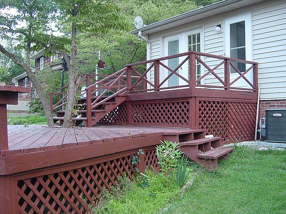 Double-tiered deck