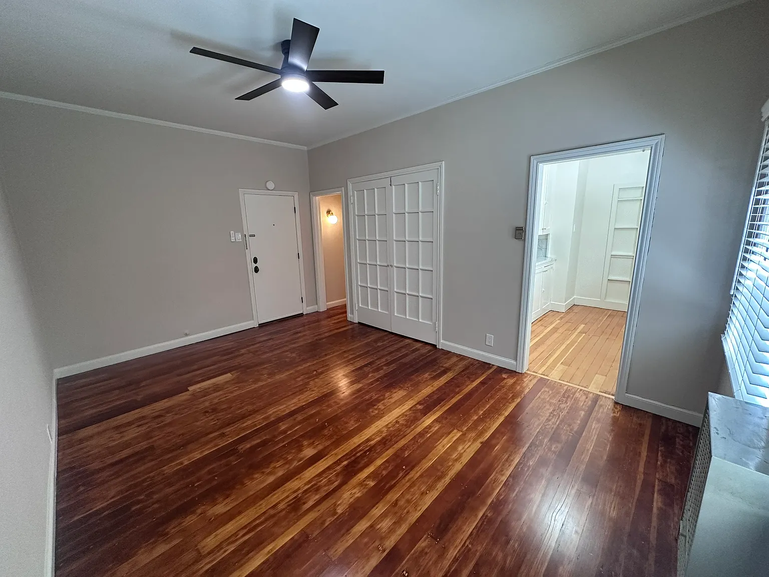 Studio, 400 sqft, $1,895 — Photo 2