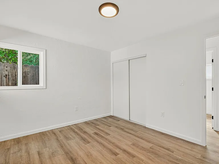 1023 W Congress St — Photo 11