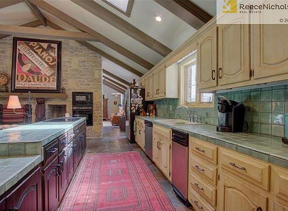 Open Galley Kitchen is perfect for entertaining!