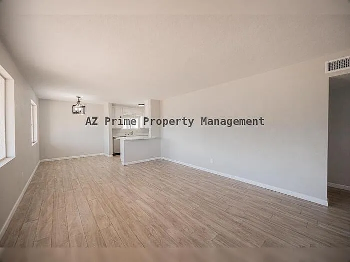 1140 W 7th St — Photo 4