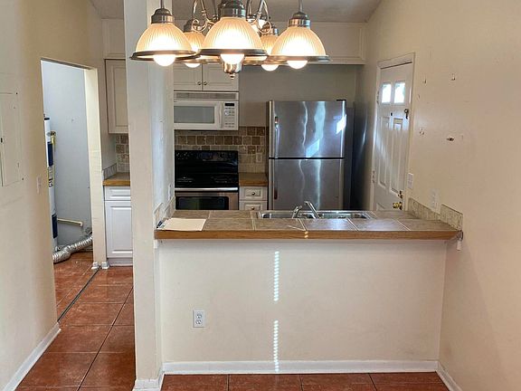 5th image of 999 Hibiscus St