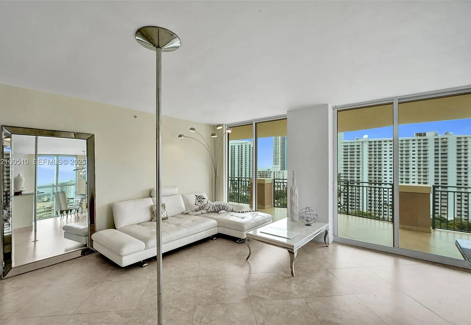 King David Of Sunny Isles — Photo 3