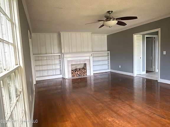 3rd image of 460 W Northside Dr