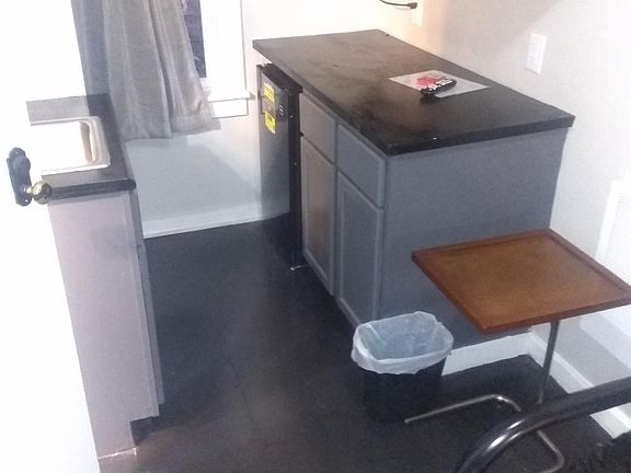 Looking toward kitchen area from entry