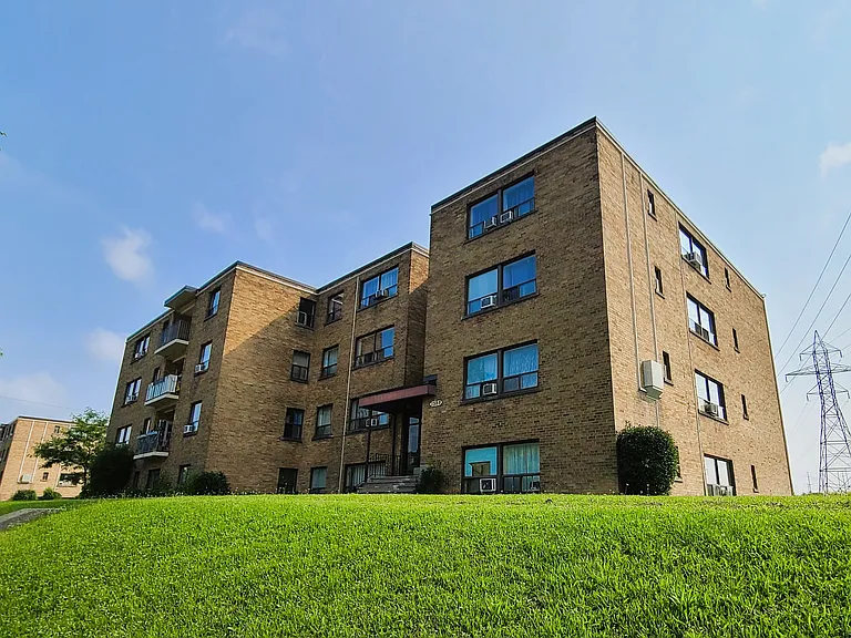 1607 Victoria Park Ave — Photo 3