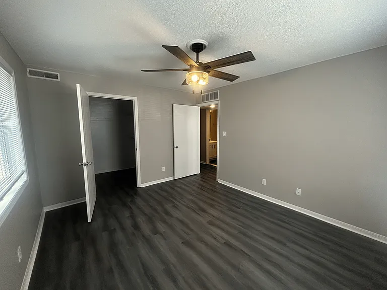 Willow Knolls Apartments — Photo 5