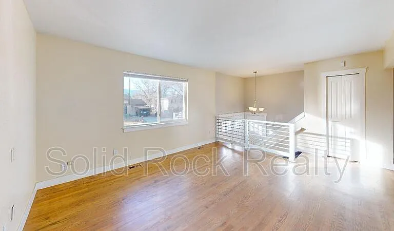 736 Squire St — Photo 4