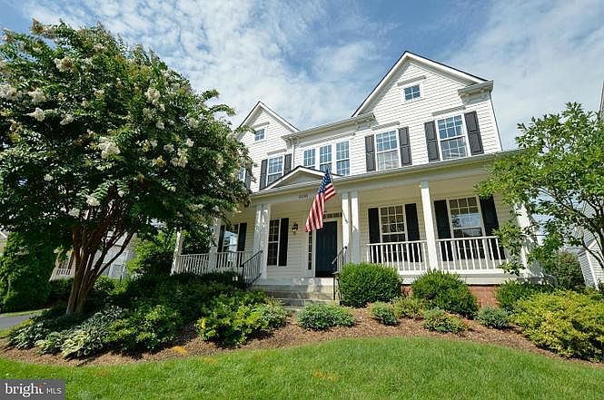 Beautiful single family home in the highly sought-after Broadlands community!