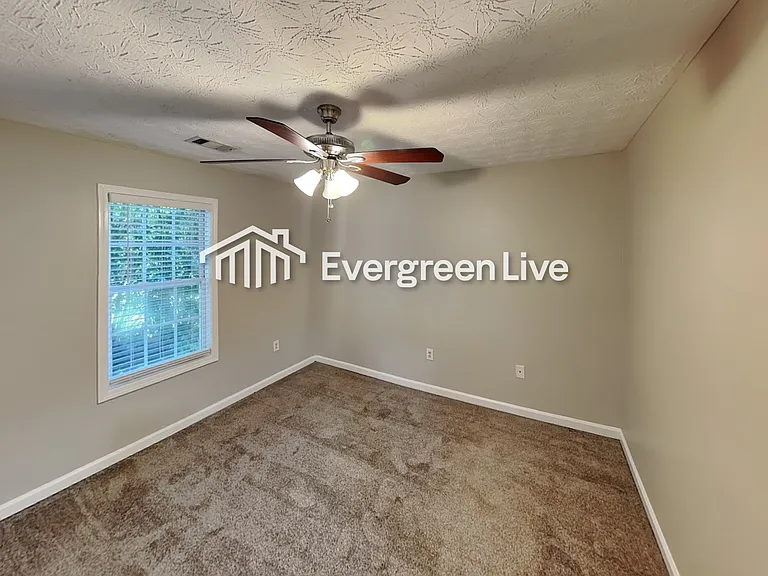105 Hugh Dr — Photo 16