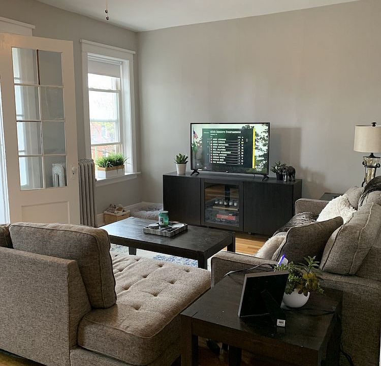 1st image of 2702 N Sacramento Ave APT 3A