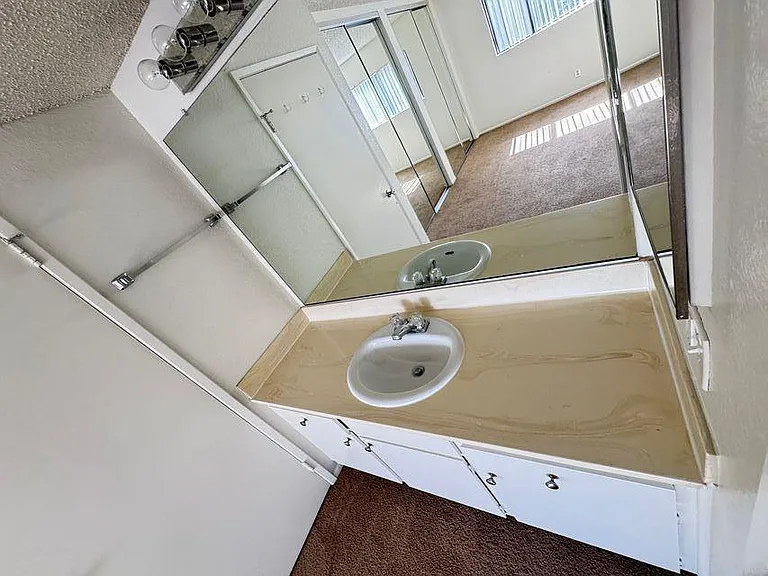 18144 Burbank Blvd #203 — Photo 27