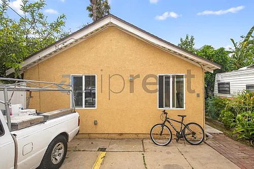 2431 S Catalina St Photo 1