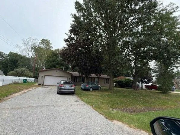 3150 S Charmwood Dr, Pt Huron, MI 48060