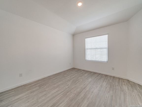 4th image of 13030 Rosemary Cove
