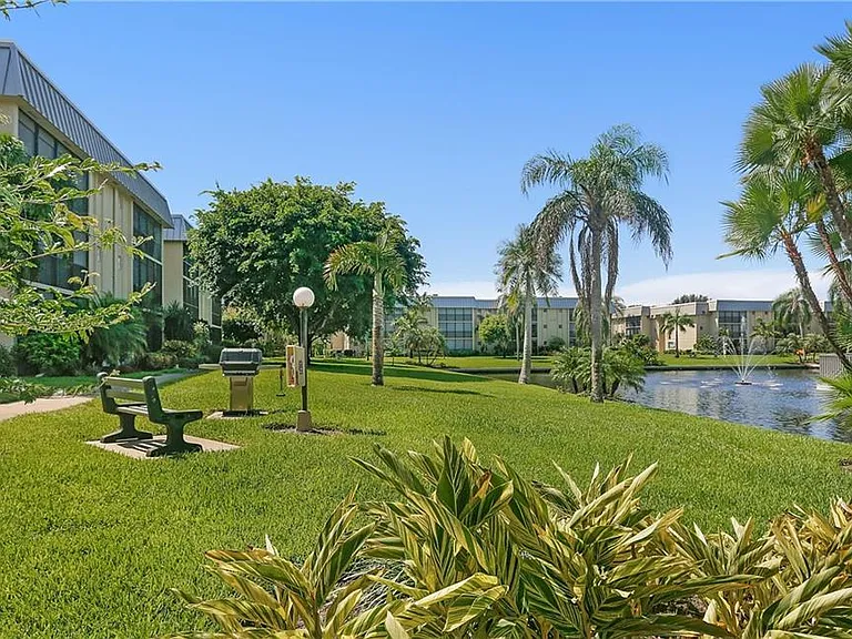 788 Park Shore Dr #B22 — Photo 32