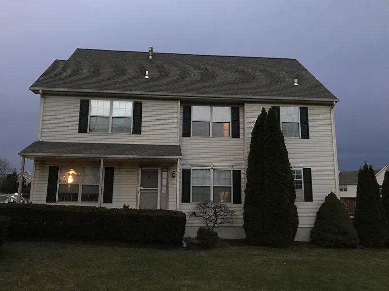 3008 Gateway Dr — Photo 1