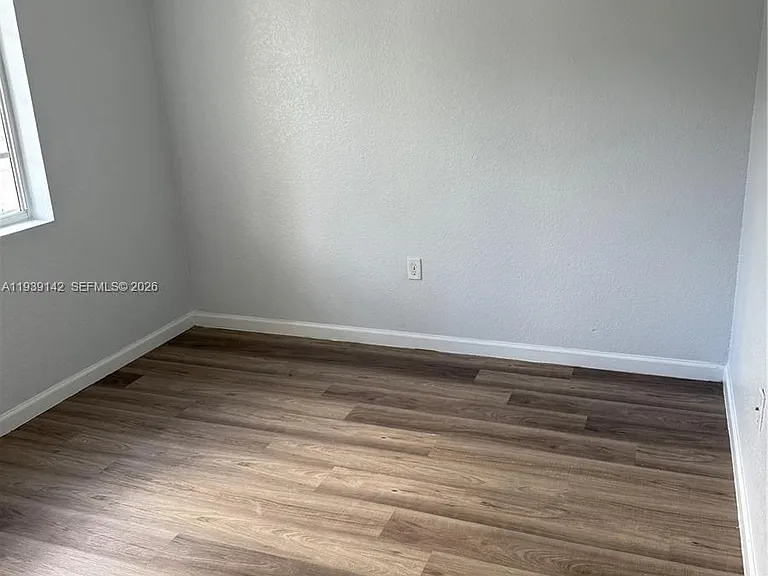 582 SW 2nd Pl — Photo 5
