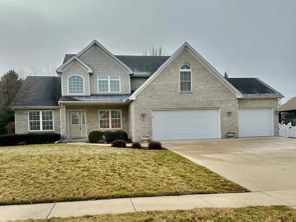 13 Strawberry Rd, Bloomington, IL 61704