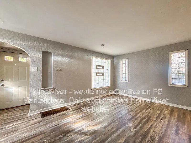 2 bed, 1.0 bath, 1032 sqft, $1,305 — Photo 2