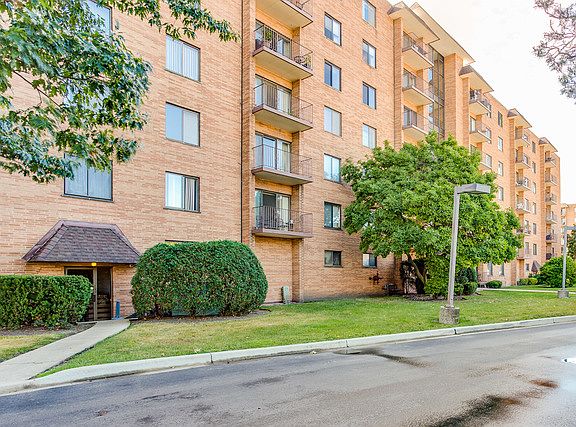 2nd image of 1717 W Crystal Ln Unit 306