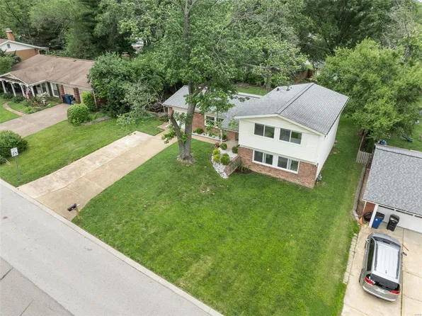 1031 Tempo Dr, Saint Louis, MO 63146