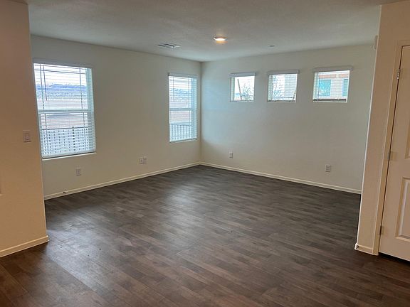 5th image of 1158 Scarlet Sparrow St