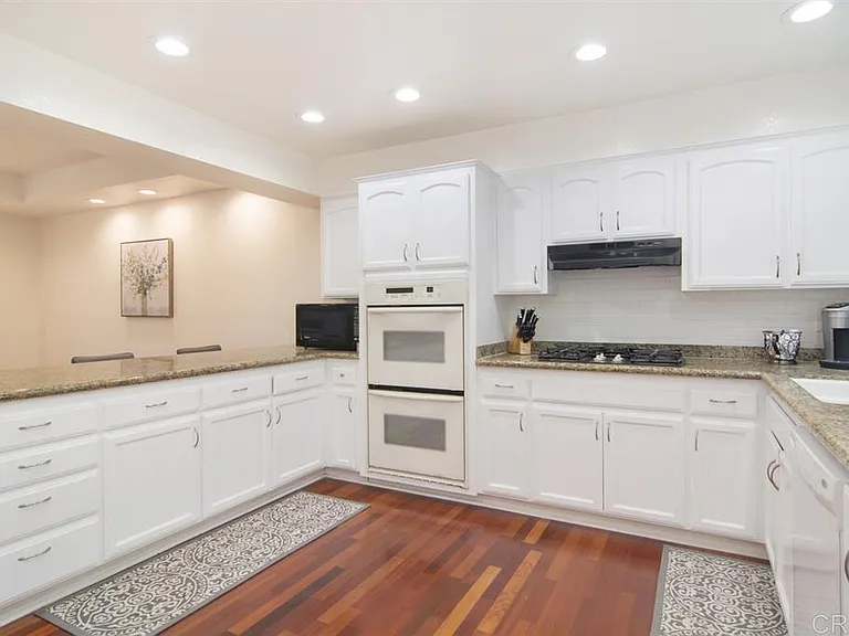 942 D Ave #A — Photo 15