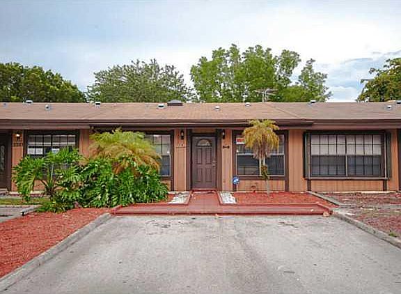 3rd image of 2241 Buttonwood Ave
