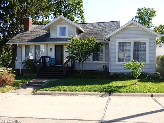 2nd image of 1910 Lakewood Ave