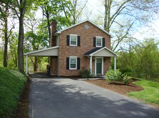 521 Chickadee Dr, Mechanicsburg, PA 17050